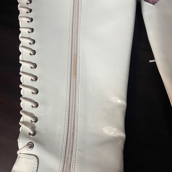 Sugar Thrillz Heart Walk Over You Platform Boots White - Picture 9 of 12